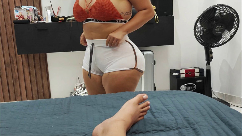 SENSESEX: La mia matrigna mi sorprende mentre mi masturba e squirta...