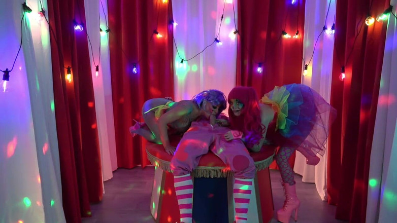 Cock Crazed Clowns: Eva May遇见粉色小丑