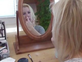 Femdom Austria: Make up and cleaning face