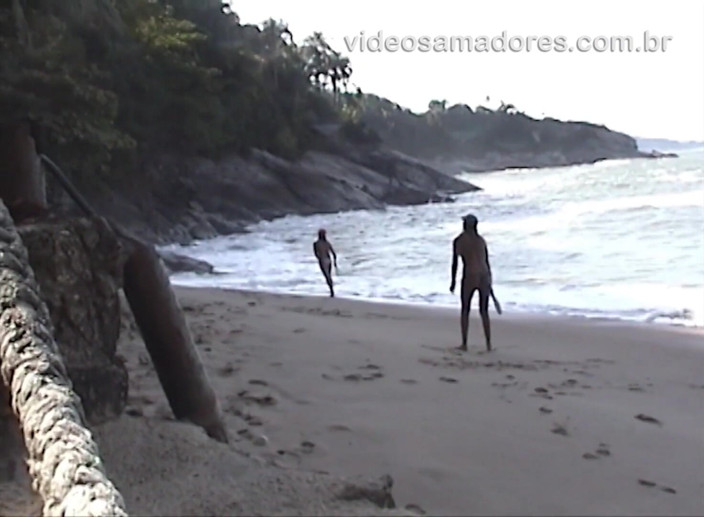 Amateurs videos: แฟนฉันถอดเสื้อโชว์หน้าอกบนชายหาด