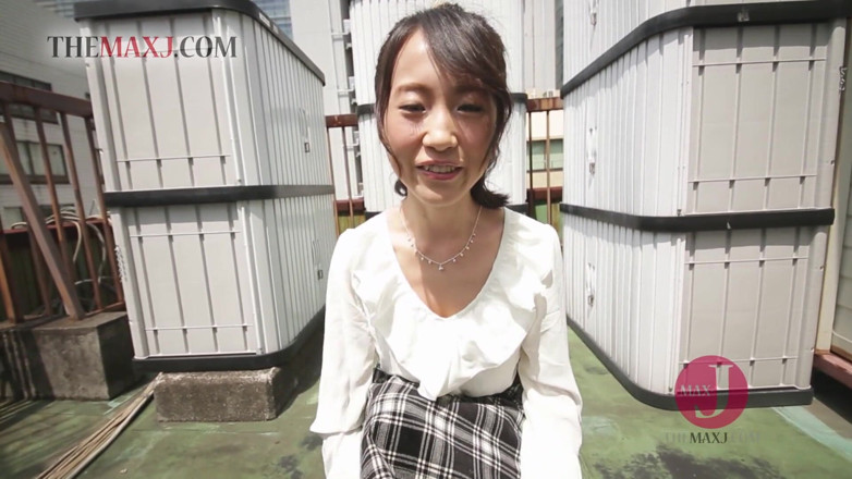 Asian happy ending: Blowjob on the stairs in POV video