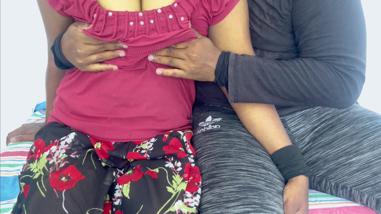 Aathiyaa: 의붓아들한테 따먹히는 유부녀