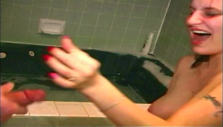 Oral Sluts: A esta perra le encanta darle una mamada descuidada a...
