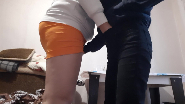 Lesbian-candys: Моя сусідка прийшла до мене додому за чаєм, але в підсумку ми займалися сексом замість чаю - lesbian-candys