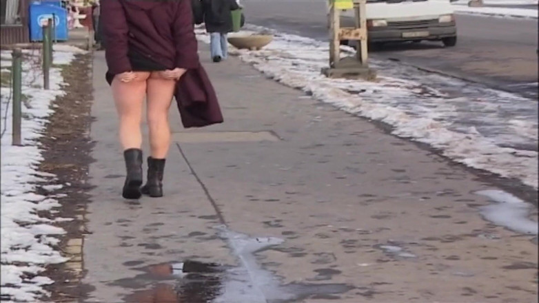 Piss Lover: Snowy Exhibitionist Flashes Pussy and Ass in Public