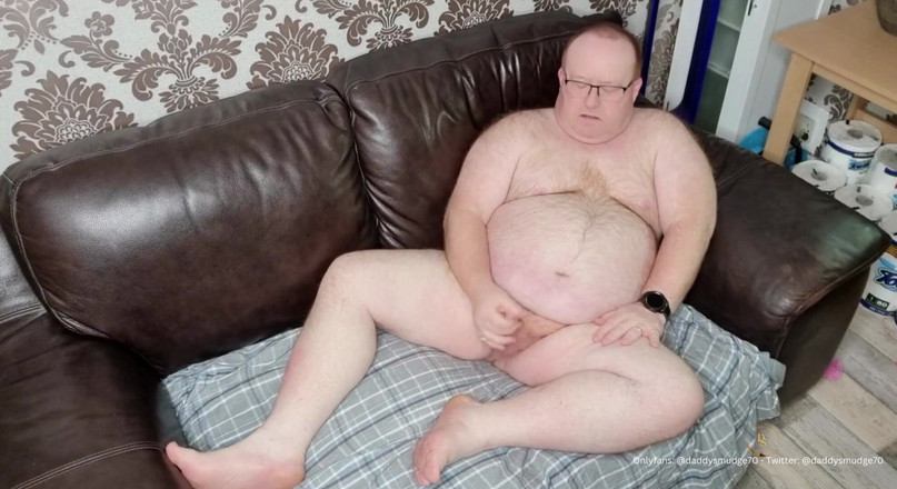 Daddysmudge: 爸爸在沙发上射精