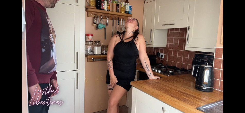 Lustful Libertines: MILF kencing betul-betul di hadapan saya sebelum mengongkek saya