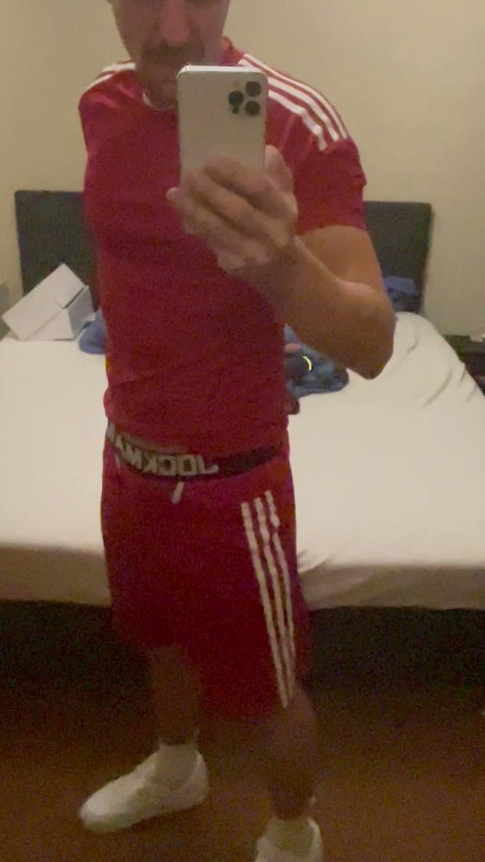 Fitlevi: Sportboy - cewek nakal lagi asik ngocok dengan baju olahraga