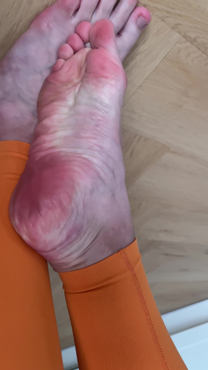 Feet: Foot Show v žabkách