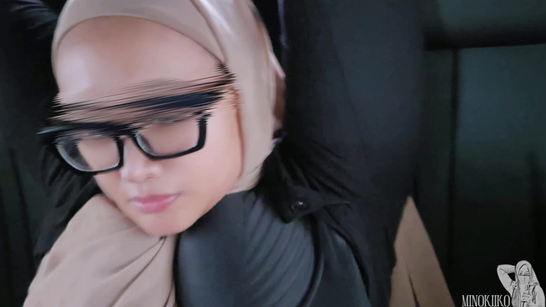Minokiiko: Forbidden Backseat Ride, Hijab Sweaty Girl Raw Pounding by Rental...