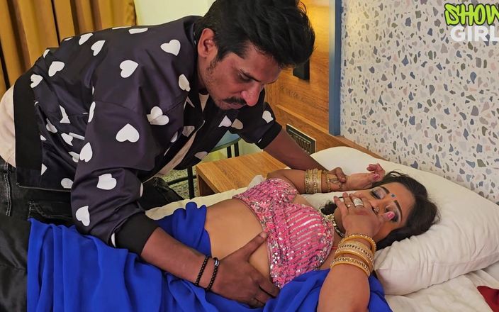Indian Savita Bhabhi: Utanç daha az padosan desi çocukla yatakta tam gece sekse ihtiyaç...