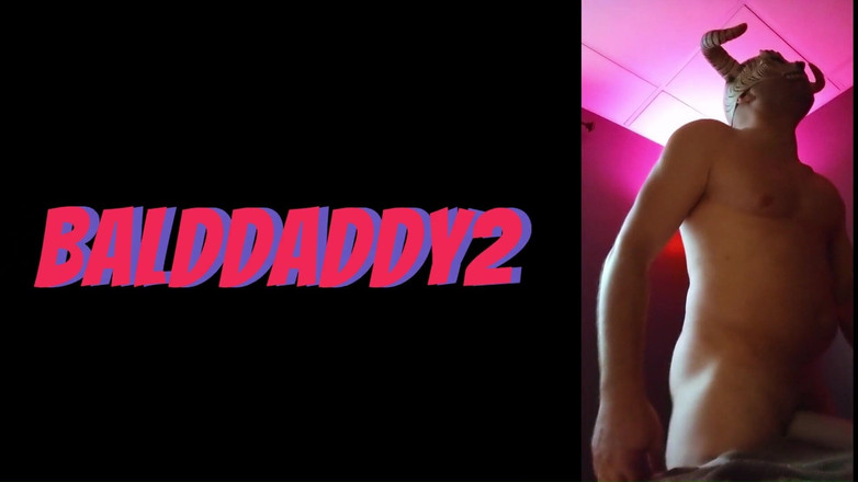 Bald Daddy: Il papà pelato plug nel buco del culo con un...