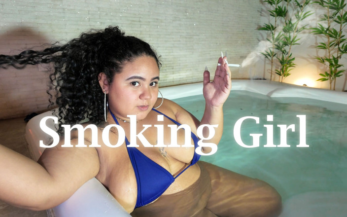 Pamela Panda: 비키니를 벗는 반 벗은 소녀