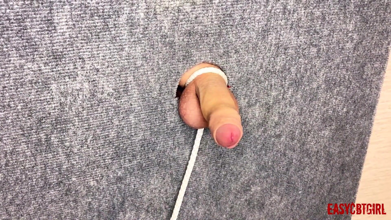 AnnyCandyPainboy: Bà chủ thắt chặt con cu và quả bóng của...