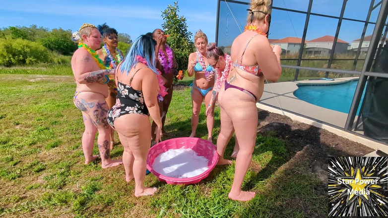 Savanna star: Bubbly Barefoot Babes Wet &amp; Wild Foot Fetish Fun