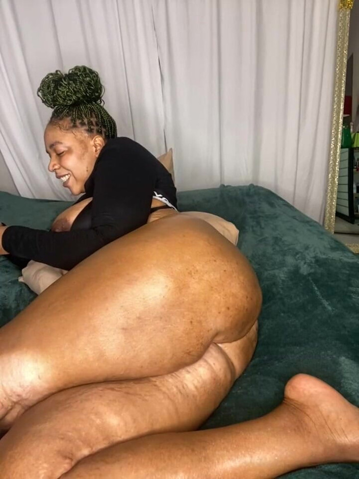 Big black clapping booties: Jack off to Extremely Great, Episode 1004