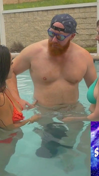 La fiesta en la piscina de Thor Johnson y Song Lee se convierte en un trío humeante con Cammie Cummz