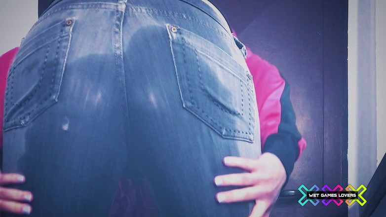 Wet Games Lovers: The Locked Toilet Chronicles - Ep. 01: Jeans Wetting
