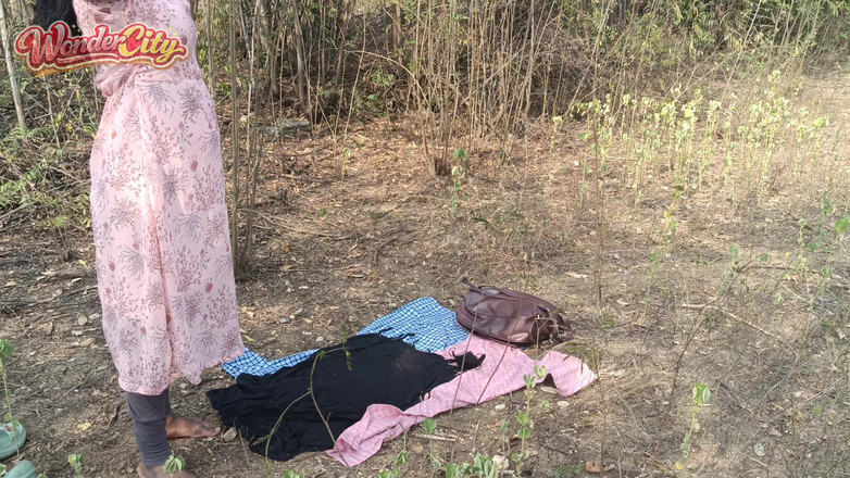 Pushpa studio: Fantástico sexo ao ar livre