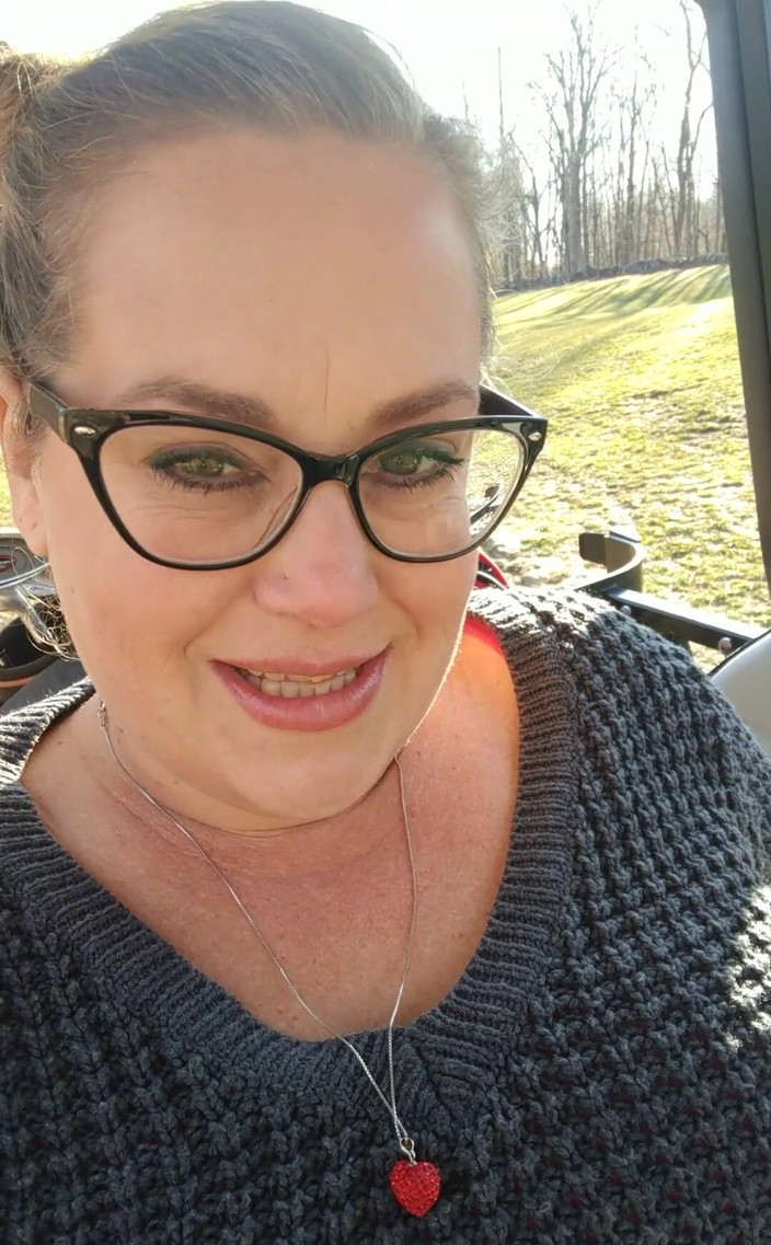 Lily Bay: 高尔夫球场上的奶子???我应该