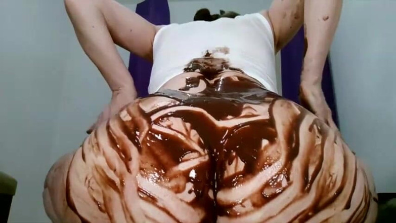 Brazilian_Miss: Twerka con un grosso culo che spalanca del cioccolato su...