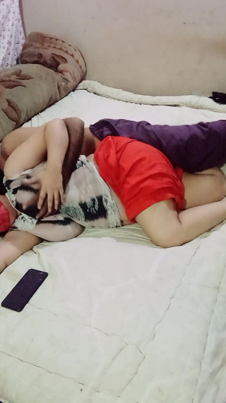 Yasmeen: Bavili jsme se na posteli