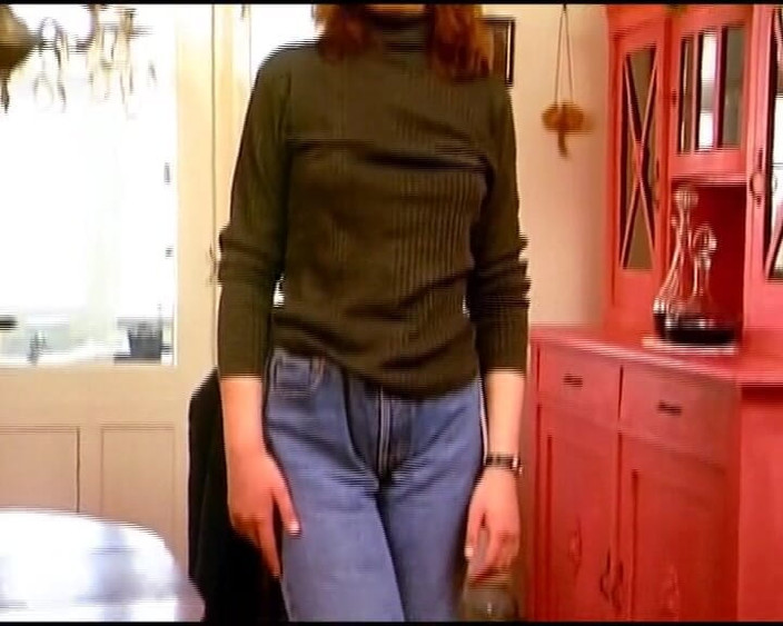 Deutsche XXX Filme: Amatérská holka z Německa si sundala kalhotky