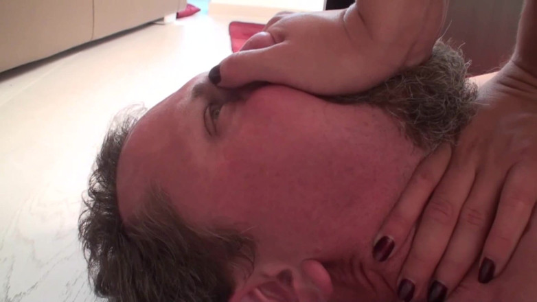 Femdom Austria: Nicoletta`s HOM training