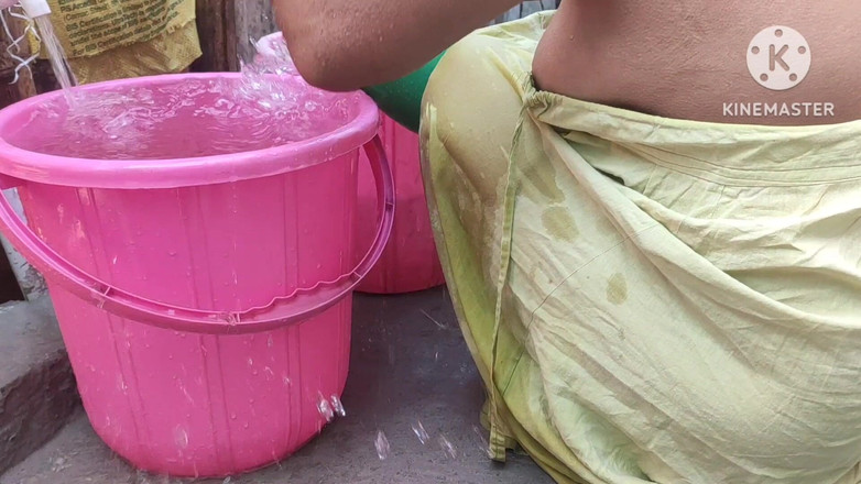 Anita yadav: 물 Wett