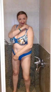 Hot Busty MILF Mariaold Take Shower