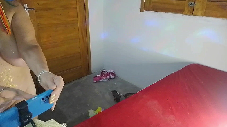 UtopianHumor507: Tettona ruba il fidanzato di sua figlia