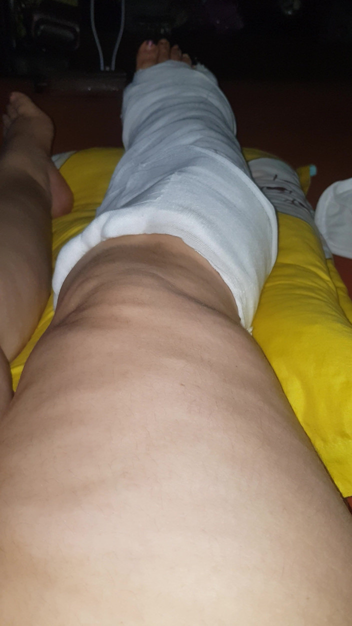 LoraBbw: Melancap Toes Saya di Cast