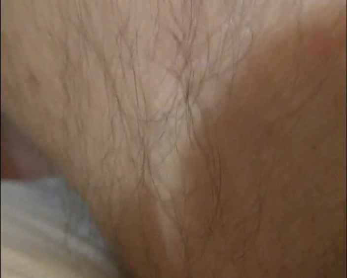 Old and young sex: Přírodní blondýnka Kristyna s energickými kozami masturbuje