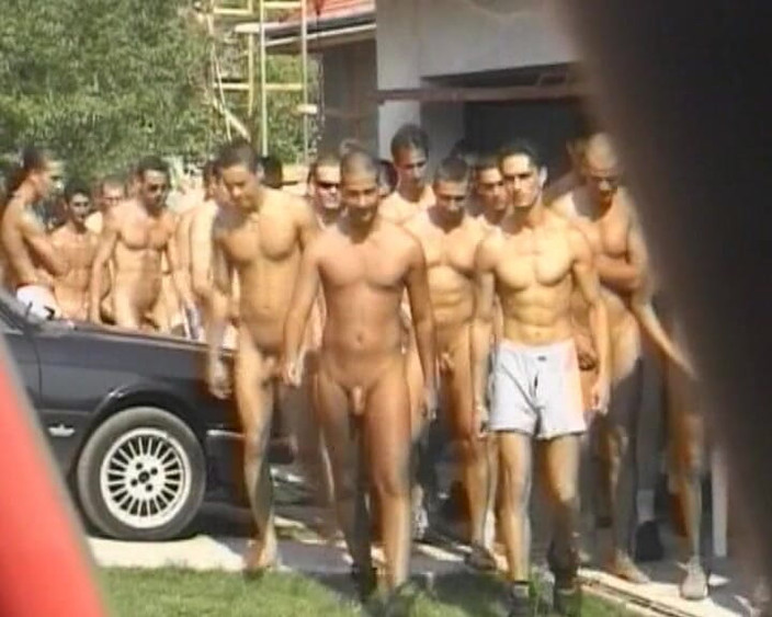 Planete Francaise: Blondă franceză magnifică suge mai multe pule mari în sex în grup în...