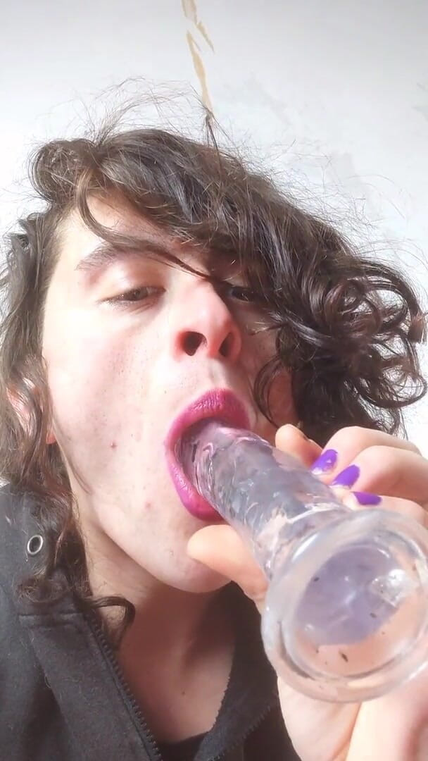 Sara B: Dildo blowjob Sara Nb