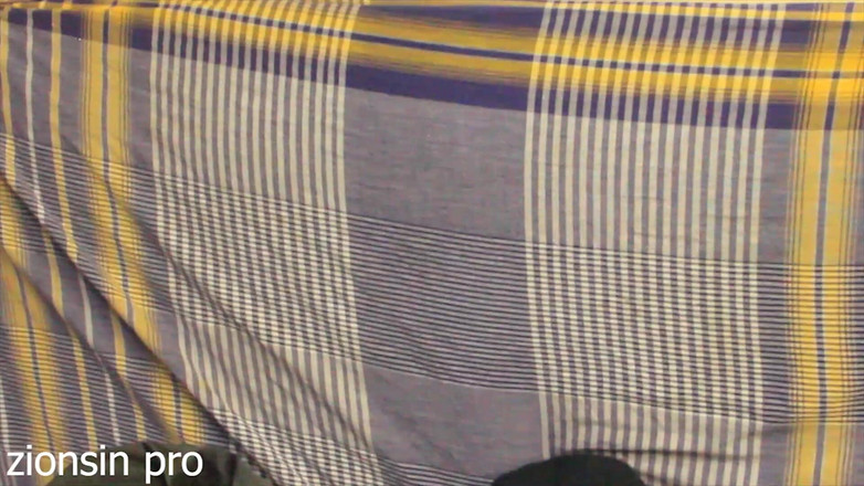 Zion: Cette lesbienne ne veut que rendre cette bite dure