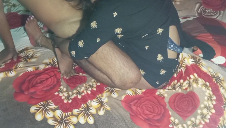 Manjushukla: Muy atractivo feegure es india bhabhi