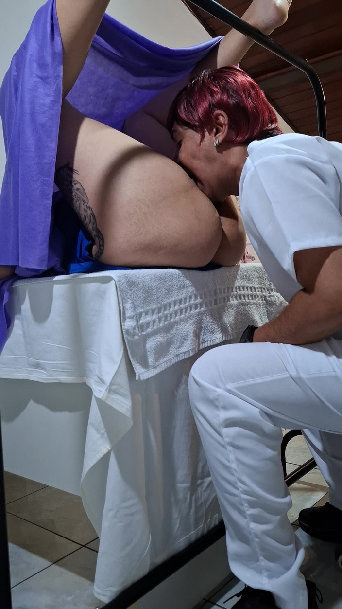 Gabi SweetCouplesStories: L’examen gynécologique se termine par l’orgasme du patient et l’éjaculation...