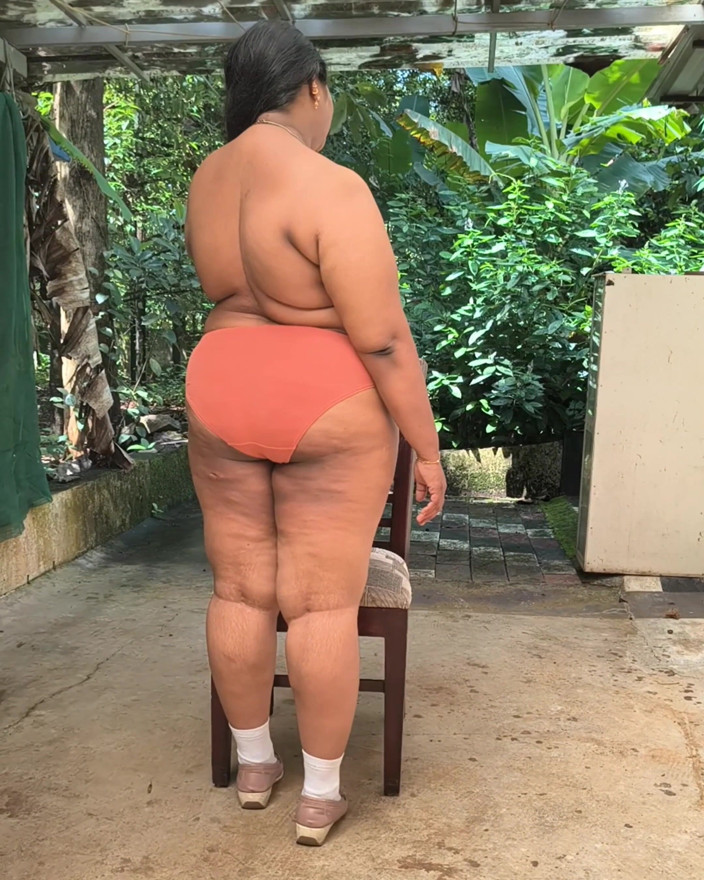 Anne Ipe: Chubby Indian Girl in Black Jack Completely Strips for Camera