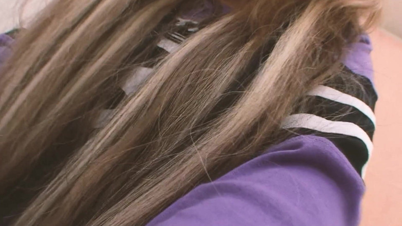 JAPAN IN LOVE: 쪼이는 아시아 보지 장면 3: 딜도로 털이 무성한 보지를 자위하는 일본 금발 십대