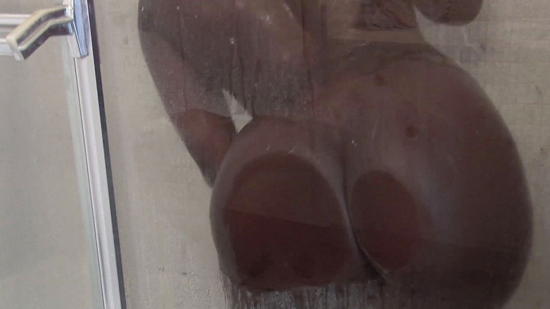 CBD Media Interracial: Tante semok afrika lagi mandi sebelum ngentot kontol raksasa pria...