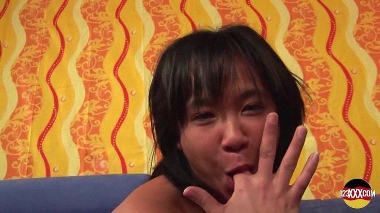 123XXX - 100% Amateurs: Diese wilde schlampe mit kleinen titten will diese sahne essen