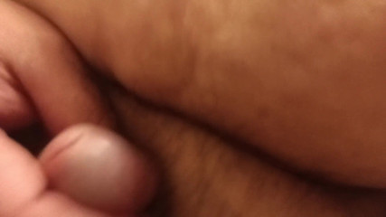 The Small Bull: Маленький член мастурбує стоячи