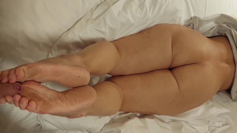 Selena701: Amador loira madura esposa com os pés