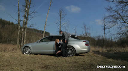 Private.com: 자지를 빨고 차에서 따먹히는 Alexis Crystal