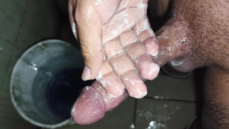 Cute boy jerks off: Jerk Man Jerks off in the Bathroom Without Scrubbing His...