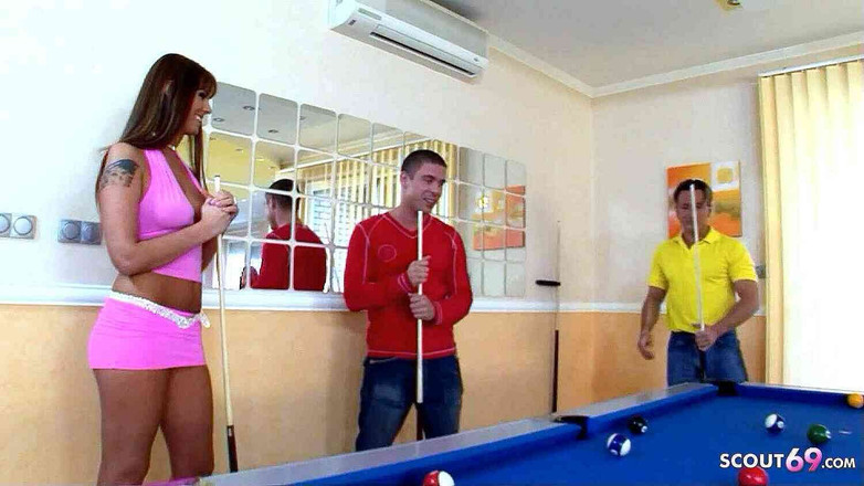 Full porn collection: Hete latina milf Simony misleid tot een ruig anaal dubbele...