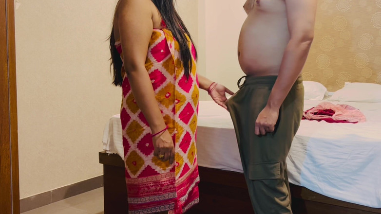 Besharam Jodi: Sexy máma mého přítele mi sála ptáka a tvrdě šukala v...