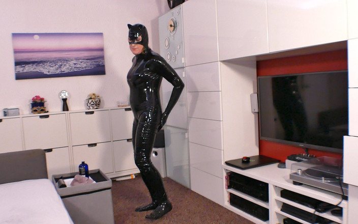 Spike Essex: 내 라텍스 캣수트를 비추는 영국 밀프 Lisa