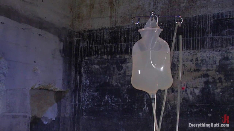 Everything Butt by Kink: Uji bakat dubur: Sienna pelacur Enema pemalu